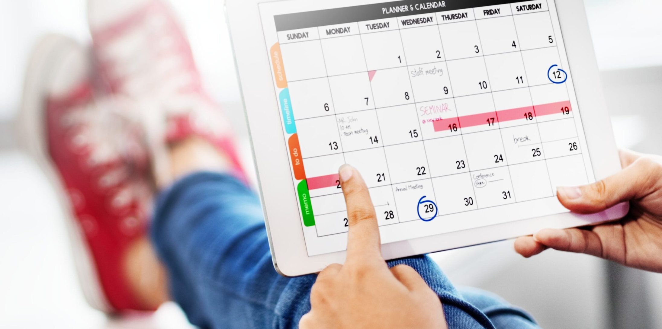 agenda-showing-on-a-digital-tablet-2025-02-09-23-56-30-utc (1) calendario fiscal junio 2025